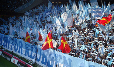 Malmö FF:s fans med flaggor