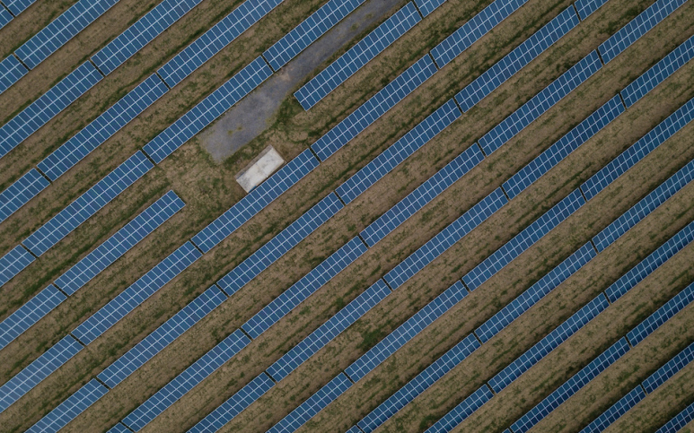 flygfoto av solpaneler