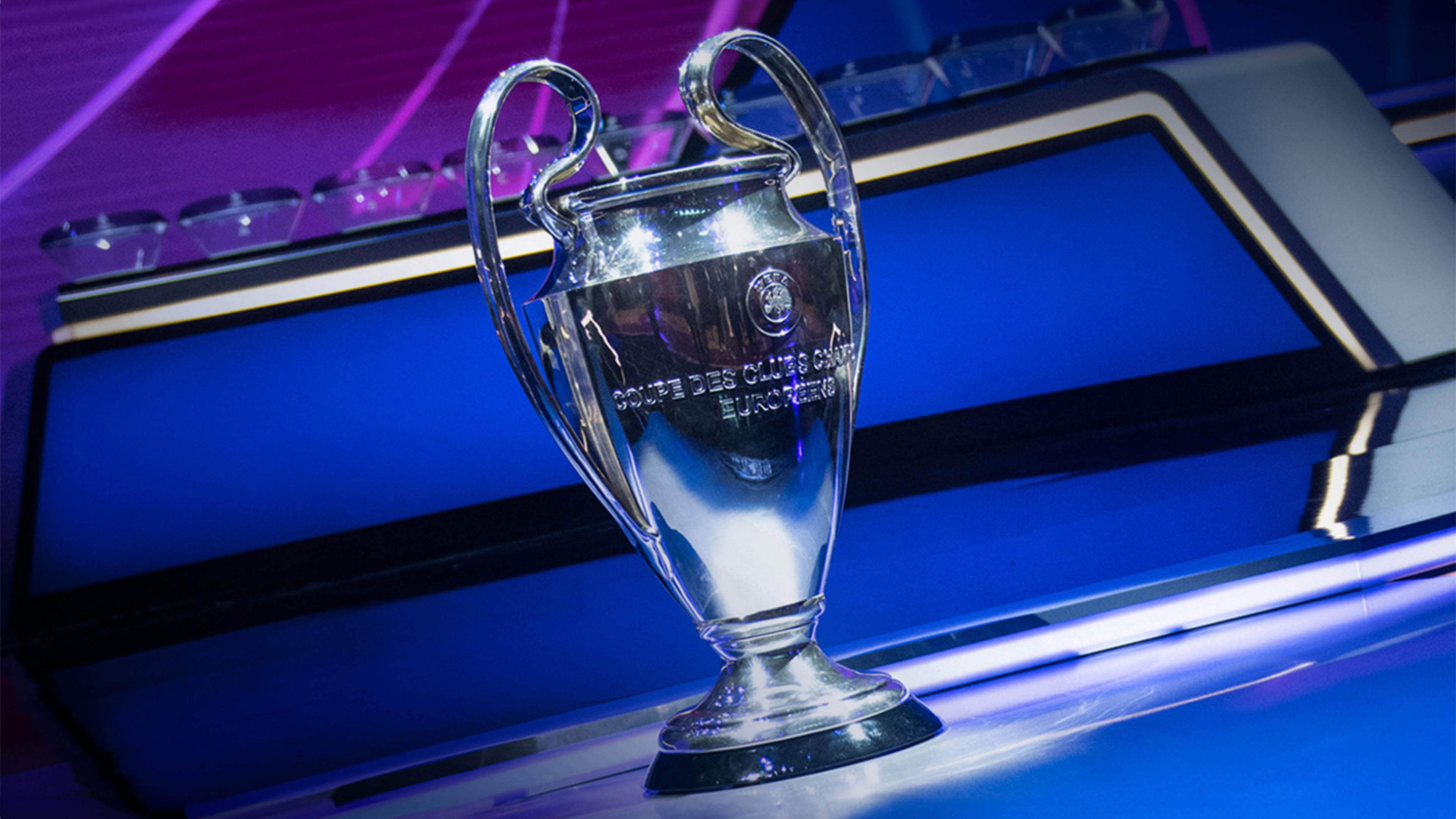 Champions League - den åtråvärda UCL pokalen under lottningen av gruppspelet 2021