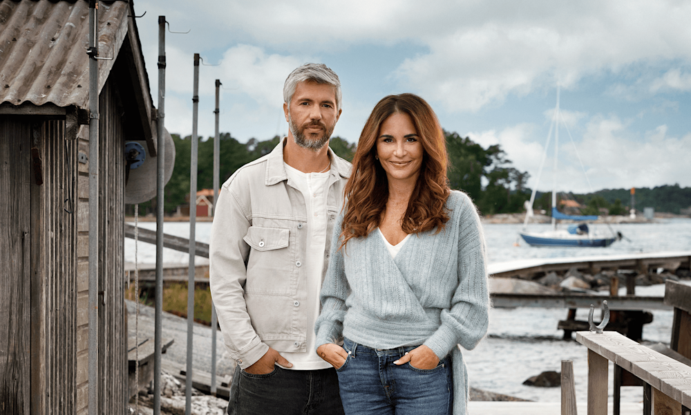 Nicolai Cleve Broch och Alexandra Rapaport i Morden i Sandhamn säsong 9. Foto: Johan Paulin/C More/TV4