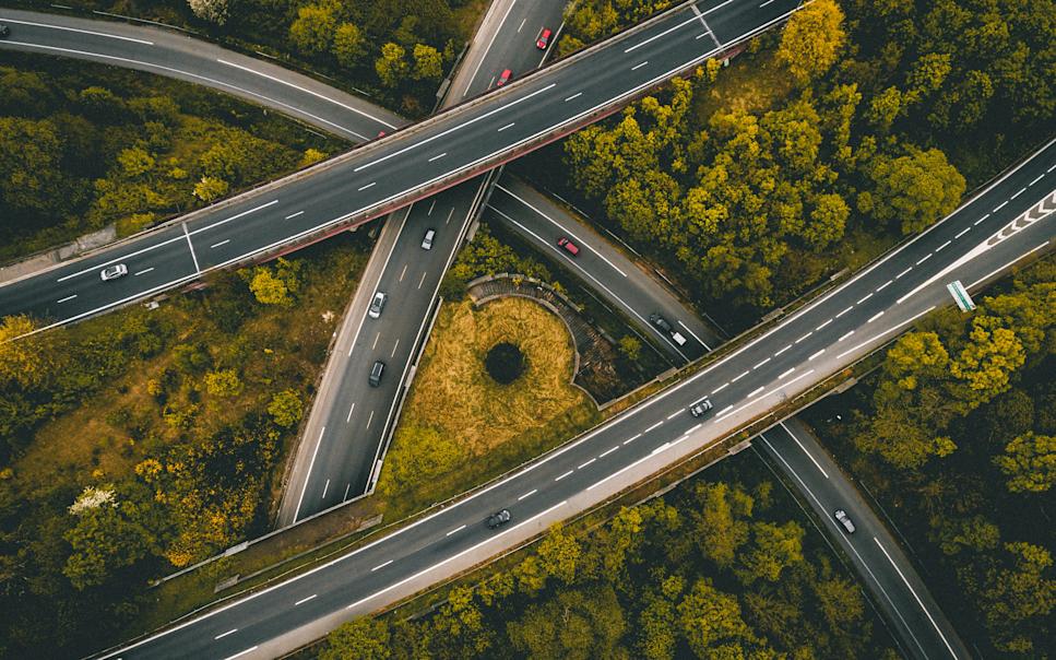 Flygbild över motorvägskoppel.