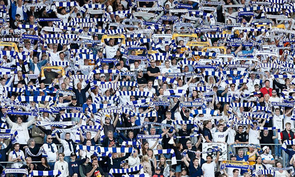 IFK Norrköping fotbollsupporters på läktaren under en match i Allsvenskan i maj 2023.