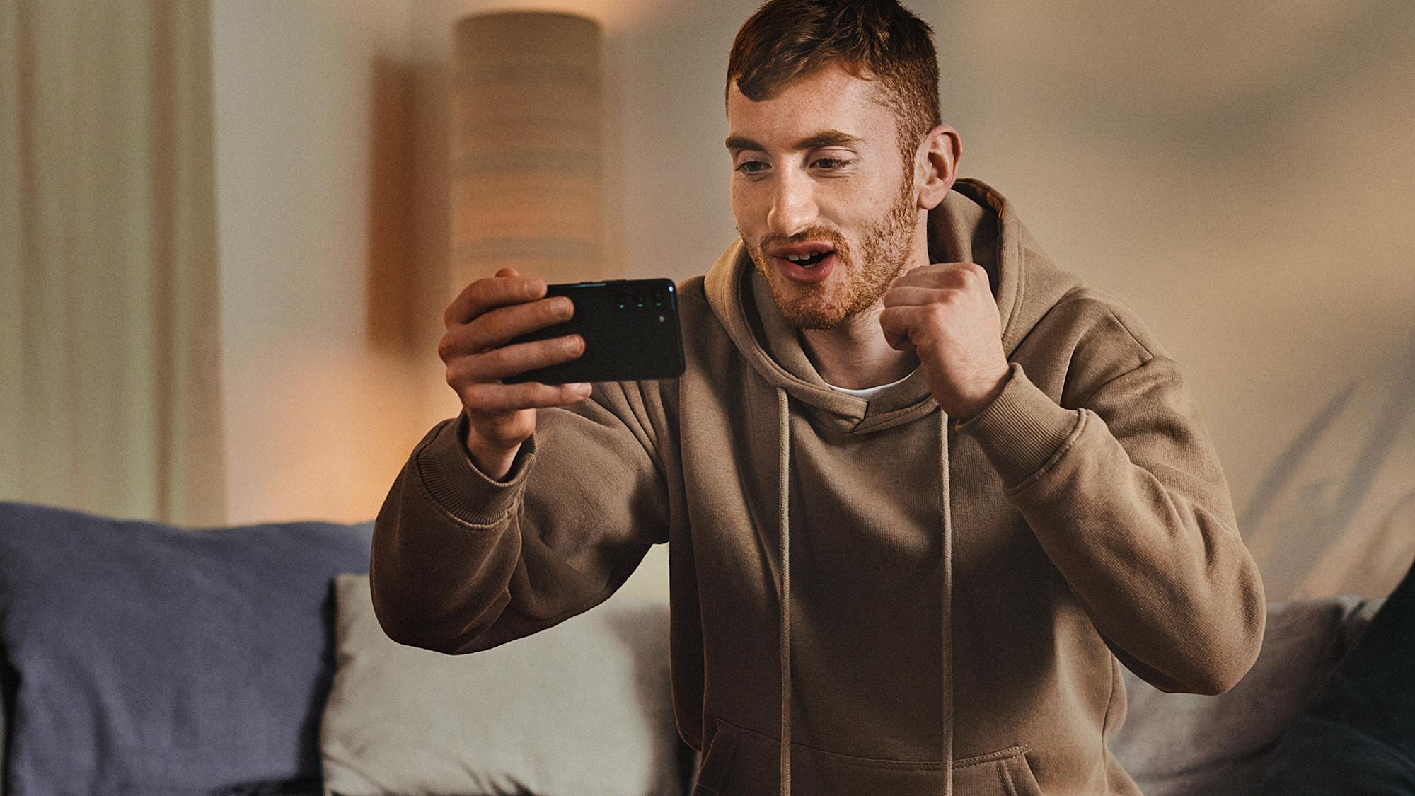 Dejan Kulusevski, fotbollsspelare i UEFA Champions League och i Premier Leauge. Köp något av våra sportpaket för att börja streama massor av sport direkt!