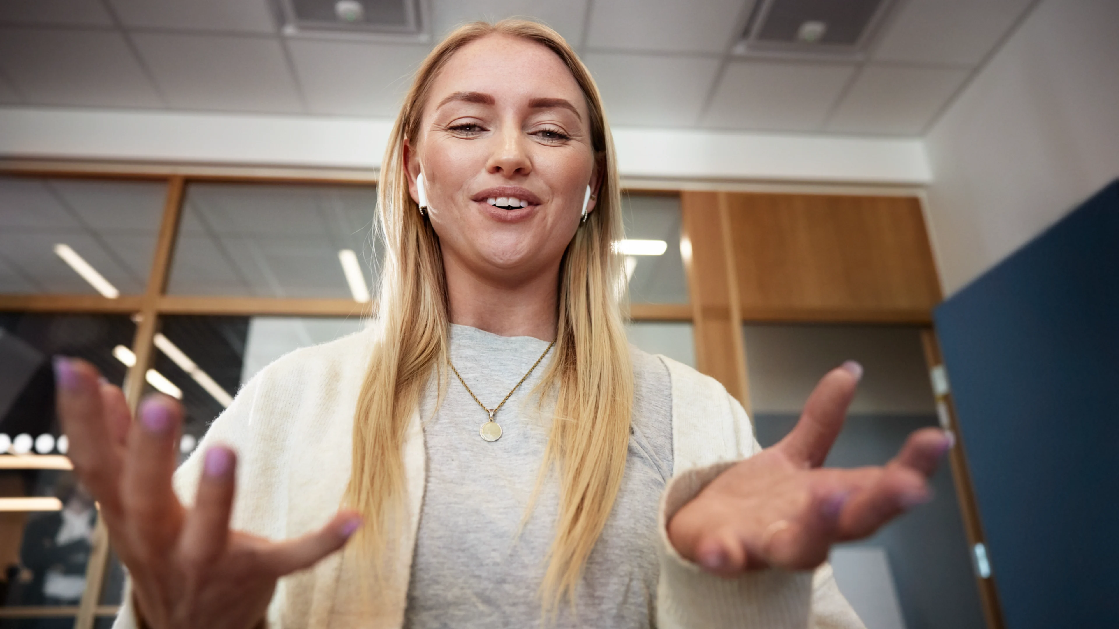 Kvinna i videosamtal