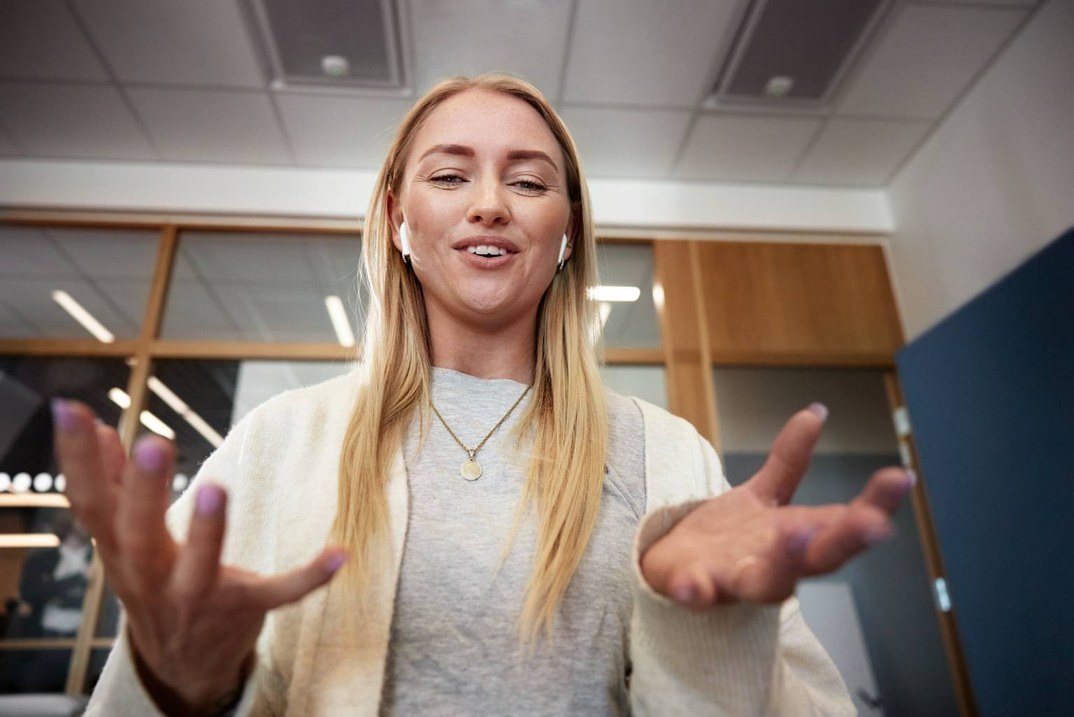 Kvinna i videosamtal