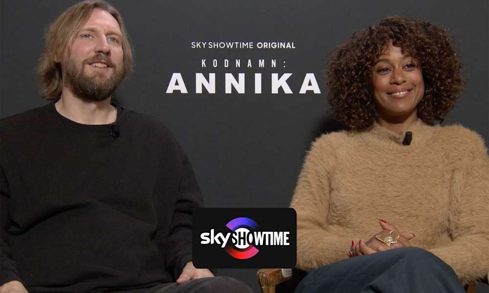 Vi på telia intervjuade två av Kodnamn: Annikas internationella stjärnor; Pekka Strang och Clarisse Lhoni-Botte, för att dyka djupare in i deras roller och erfarenheter att jobba i en internationell produktionen som i denna storsatning av SkyShowtime.