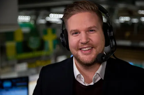 Lars Lindberg leder sändningarna från HockeyAllsvenskan. Foto: TV4.