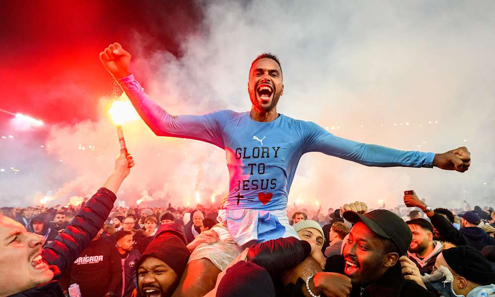 Isaac Kiese Thelin i Malmö FF firar sin seger i Allsvenskan efter matchen mellan Malmö FF och Elfsborg den 12 november 2023 i Malmö, Sverige.