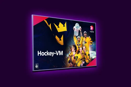 En tv-skärm med aktuella ishockeyspelare från det svenska landslaget i hockey-VM 2026 tillsammans med Viaplay och IIHF:s logotyper.