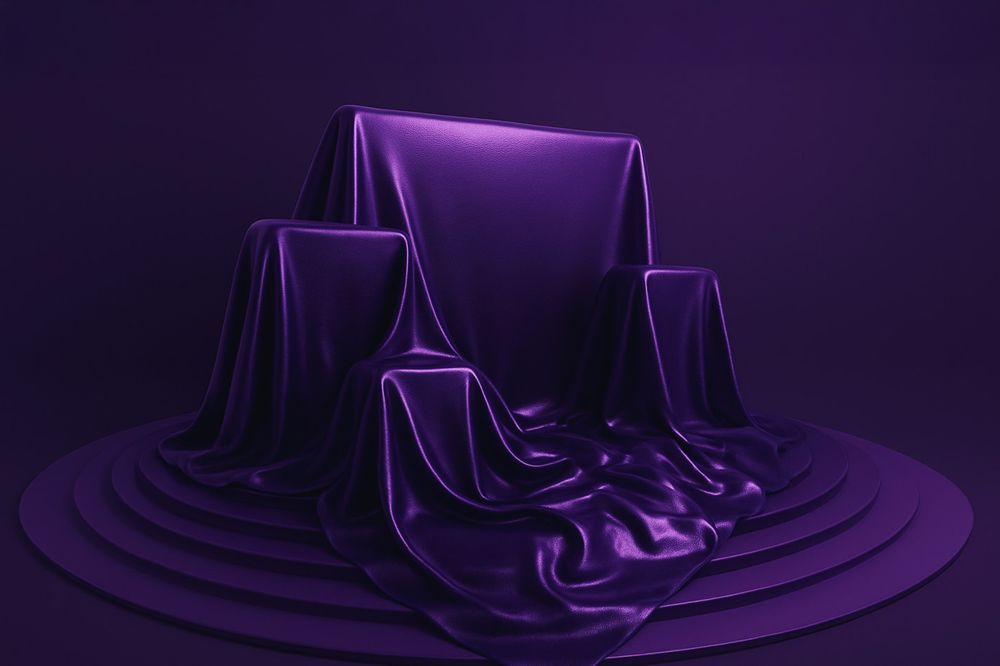 Ett mörklila skynke som gömmer ett podium, där våra Black Friday- och Black Week-erbjudanden senare kommer att visas upp när det är dags.