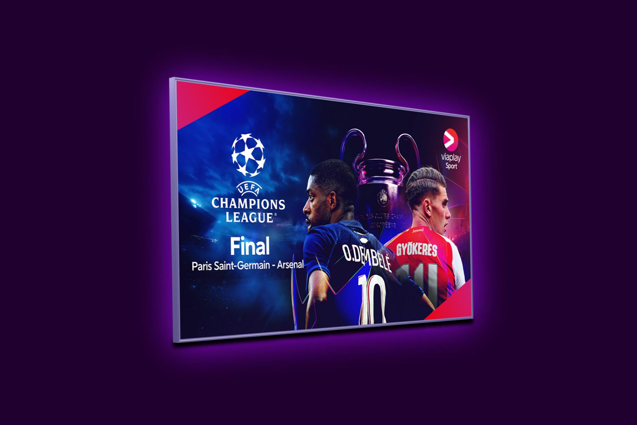 En tv-skärm med aktuella fotbollsspelare från Paris Saint Germain och Arsenal i UEFA Champions League 2025/2026 som möts i finalen den 30 maj 2026.