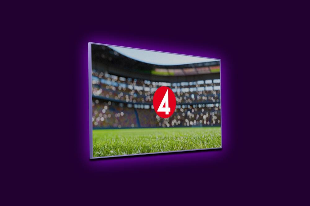 Tv-skärm med en fotbollsplan och TV4:s logotyp. Följ sporten på TV4 med Tv Mini i sommar.