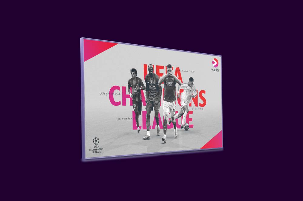 En tv-skärm med aktuella fotbollsspelare i UEFA Champions League som du kan streama på Viaplay med vårt tv-paket Tv Mycket.