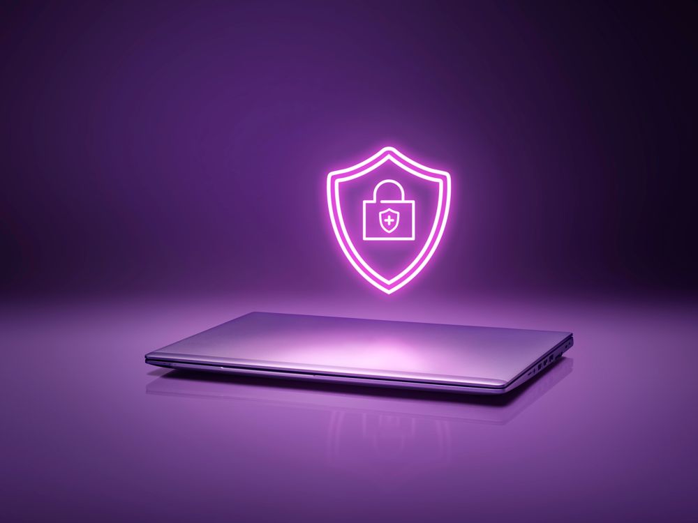 Laptop, dator och ikon för cybersäkerhet, lila Telia.