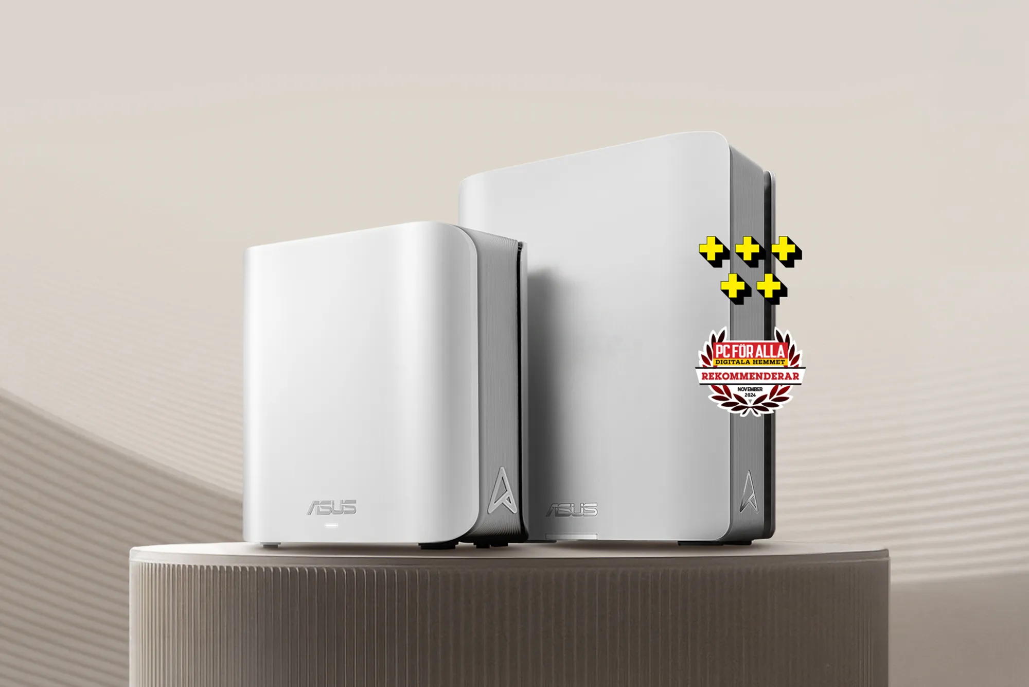 ASUS routrarna BD4 och BT8 från ASUS ZenWiFi 7 med utmärkelseloggor från Aftonbladet och PC för Alla.