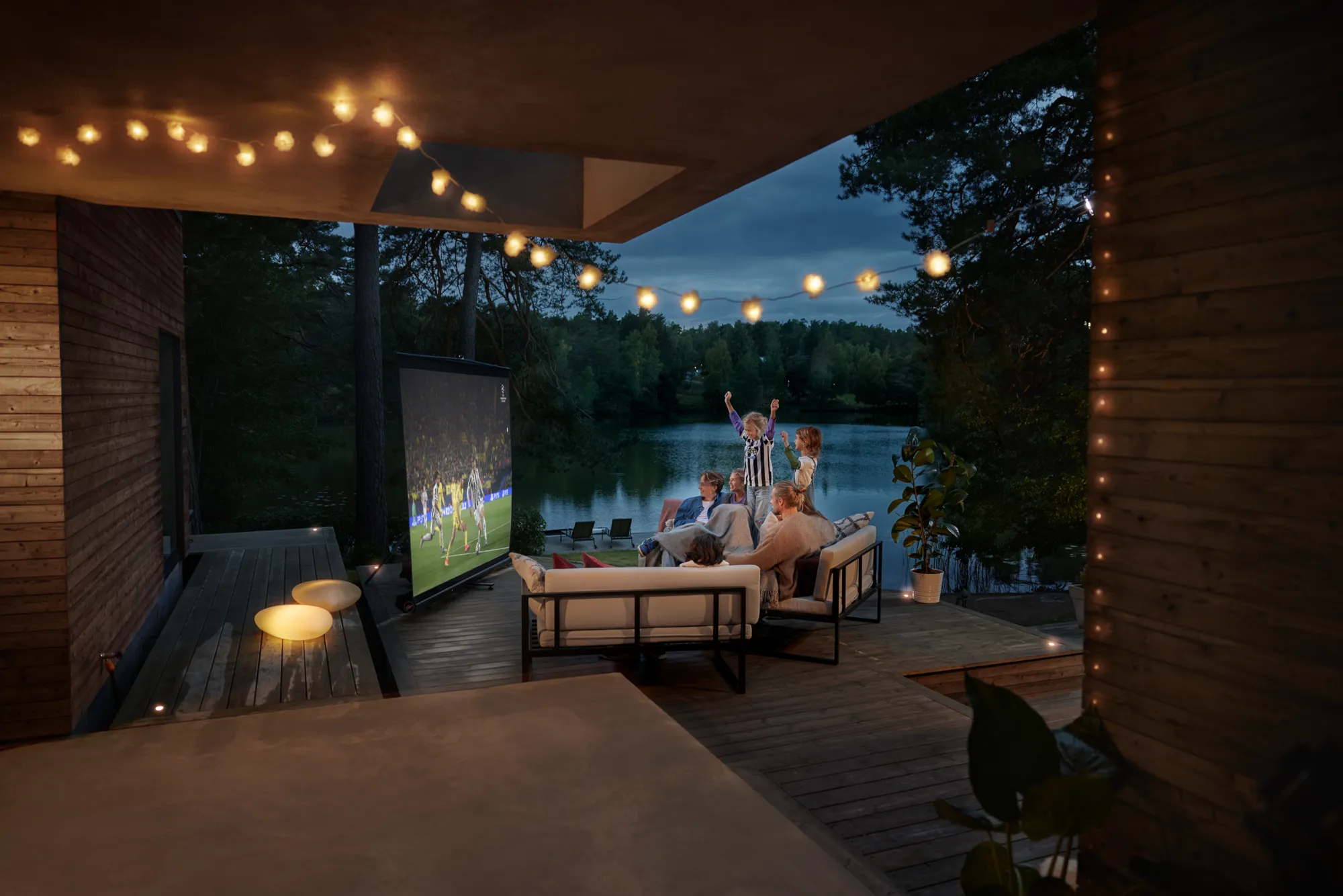 Streama sportens spänning med familj och vänner – och upplev många fina sportögonblick tillsammans med Telia och något av våra sportpaket.