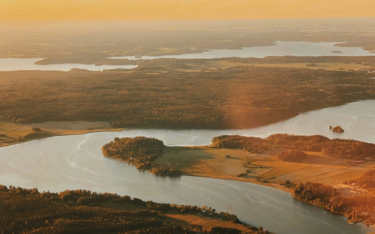 Bild på landskap och vattendrag.