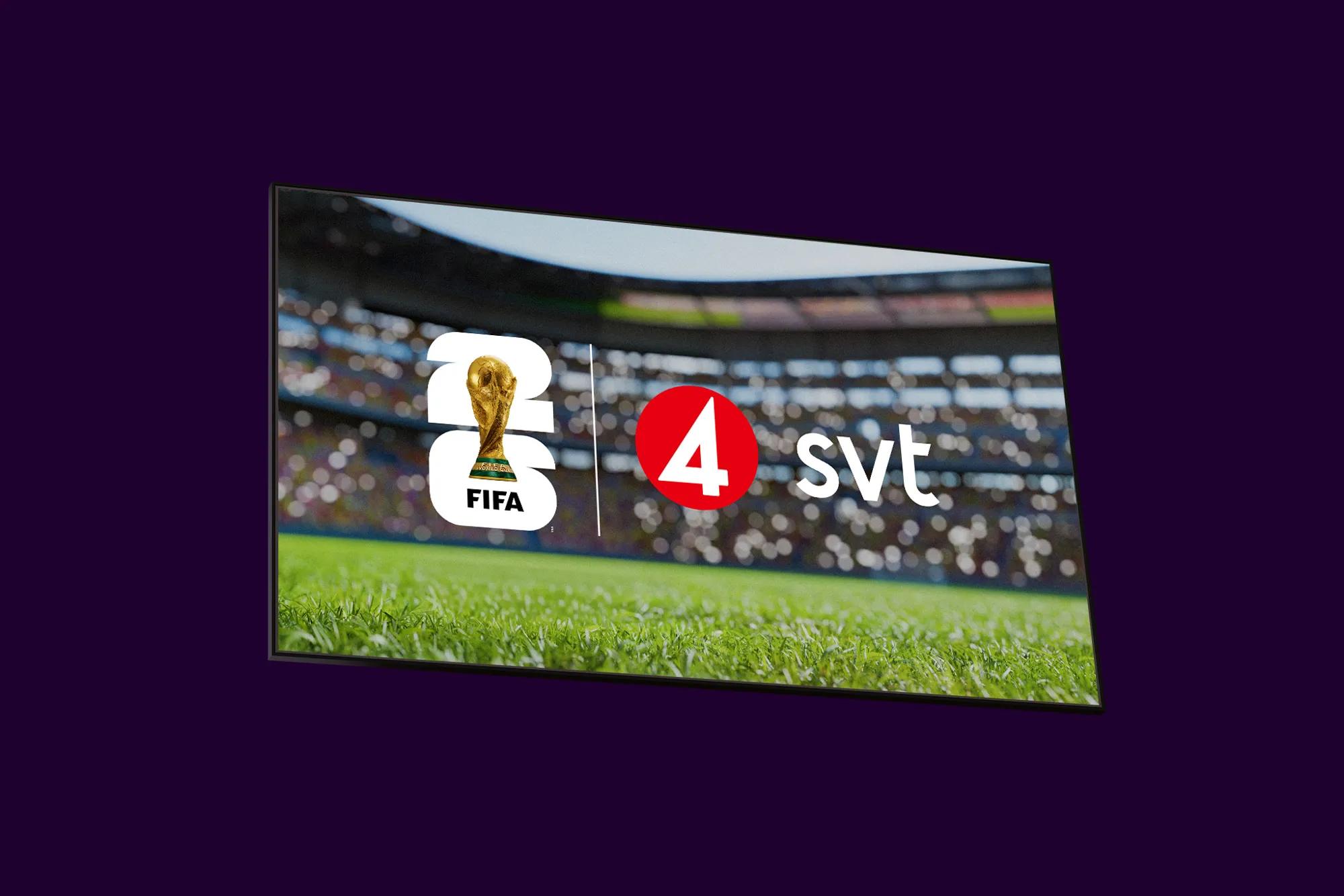 En fotbollsplan med FIFA, TV4 och SVT:s logotoper.