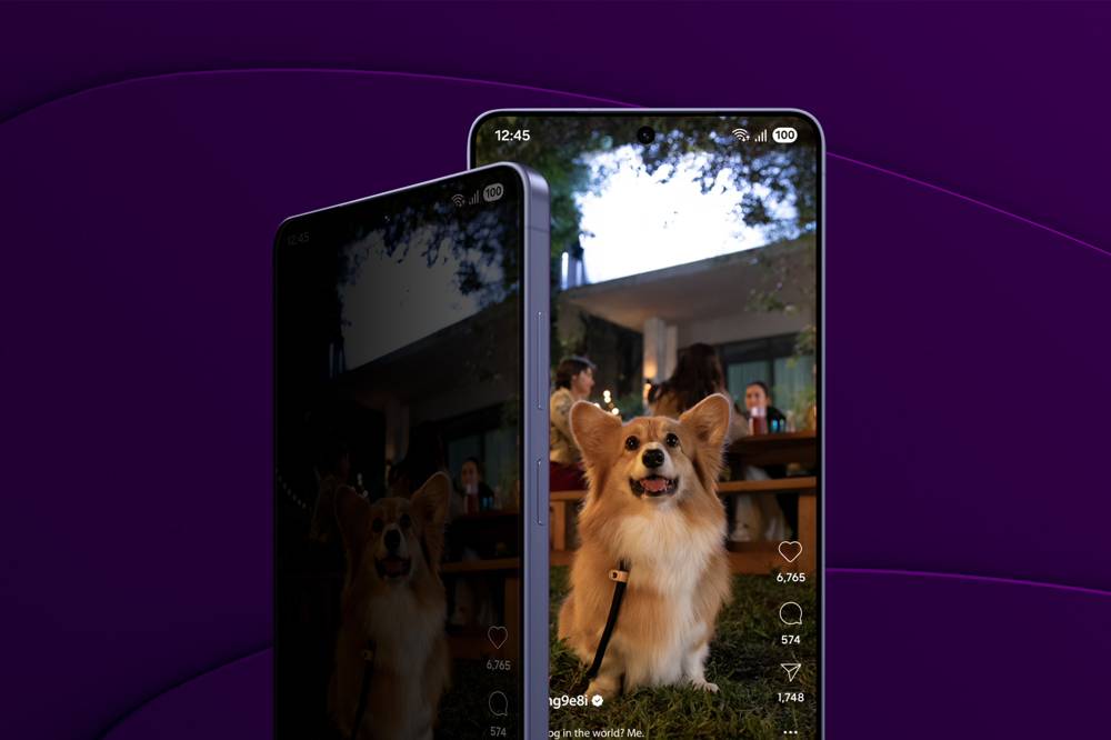 Samsung Galaxy S26 Ultra med hund på skärmen
